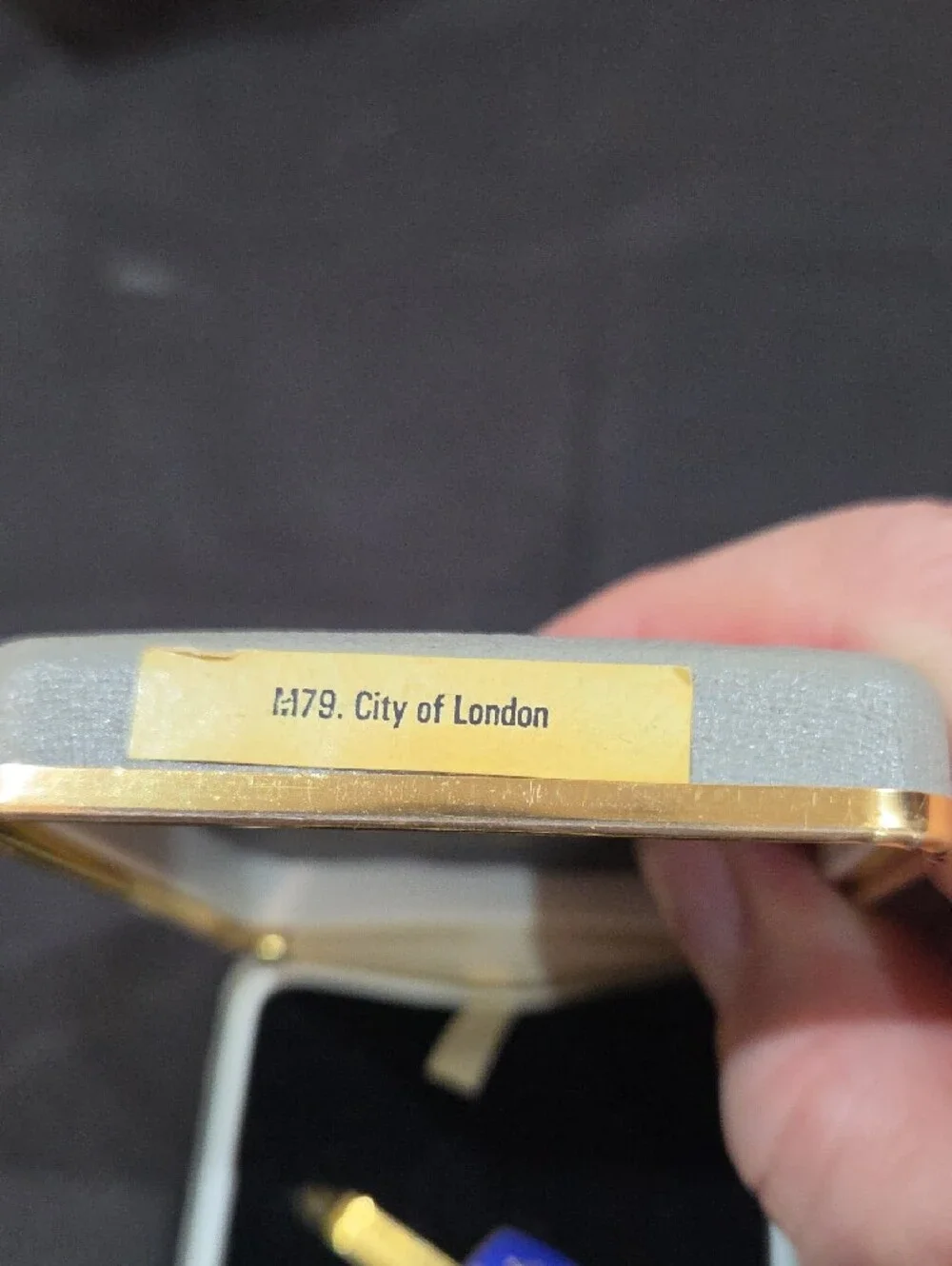 GALLERY OF LONDON - Blue Enamel Crest Tie Bar
